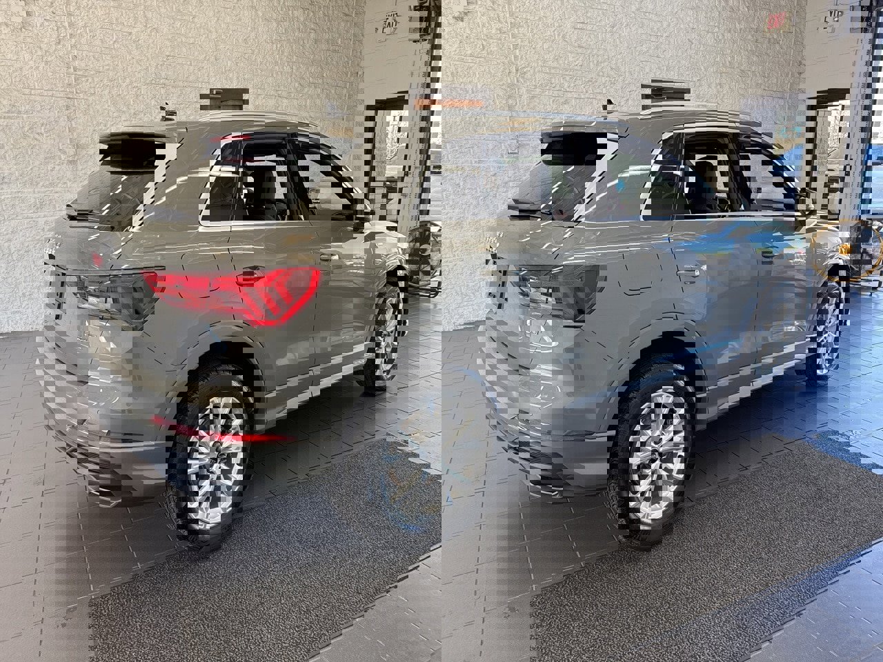 New 2025 Audi Q3 2.0T Premium image 8