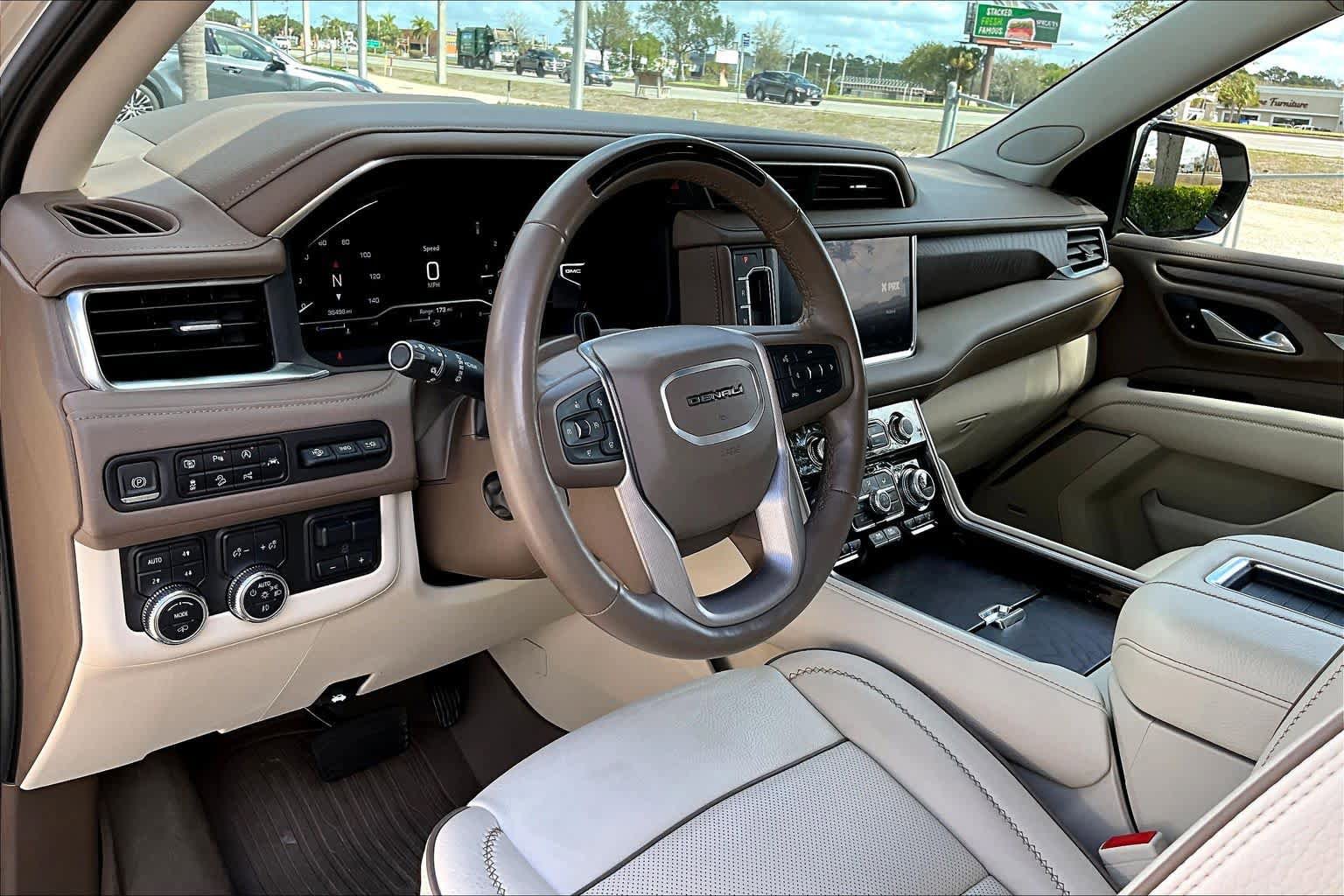 Used 2024 GMC Yukon Denali w/ Advanced Technology Package AWD/4WD image 31