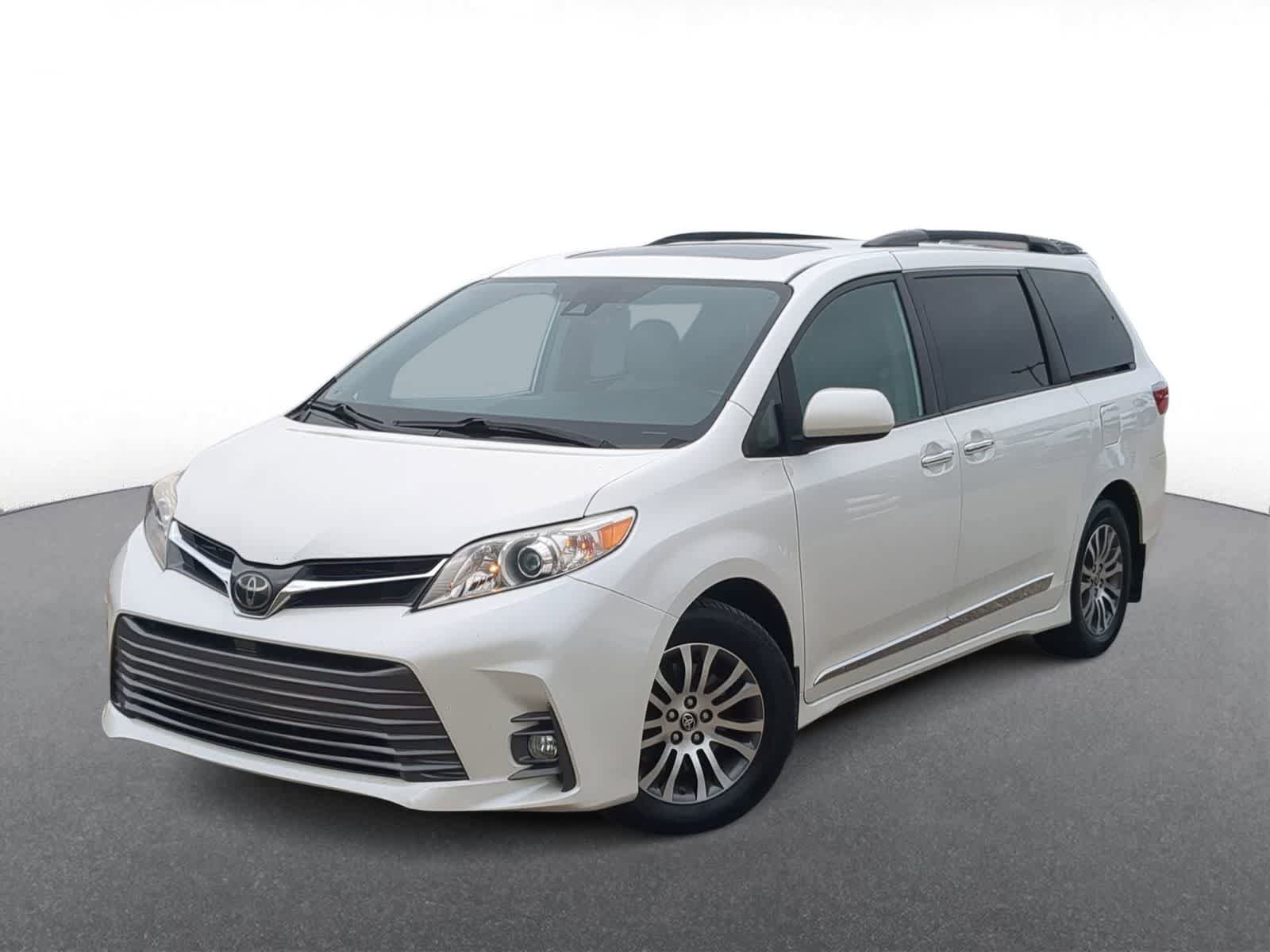 Used 2020 Toyota Sienna XLE w/ XLE Navigation Package FWD image 1