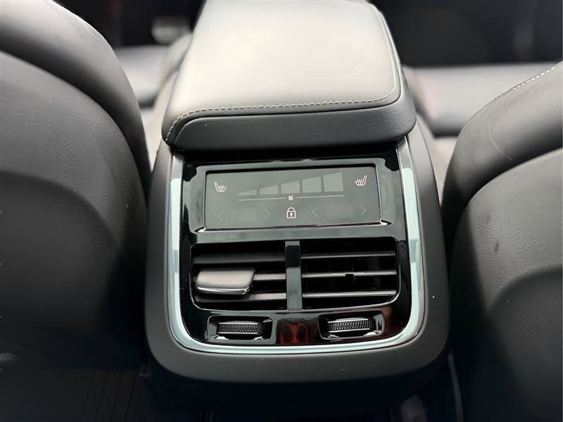 Used 2022 Volvo XC60 B6 R-Design w/ Advanced Package AWD/4WD image 22