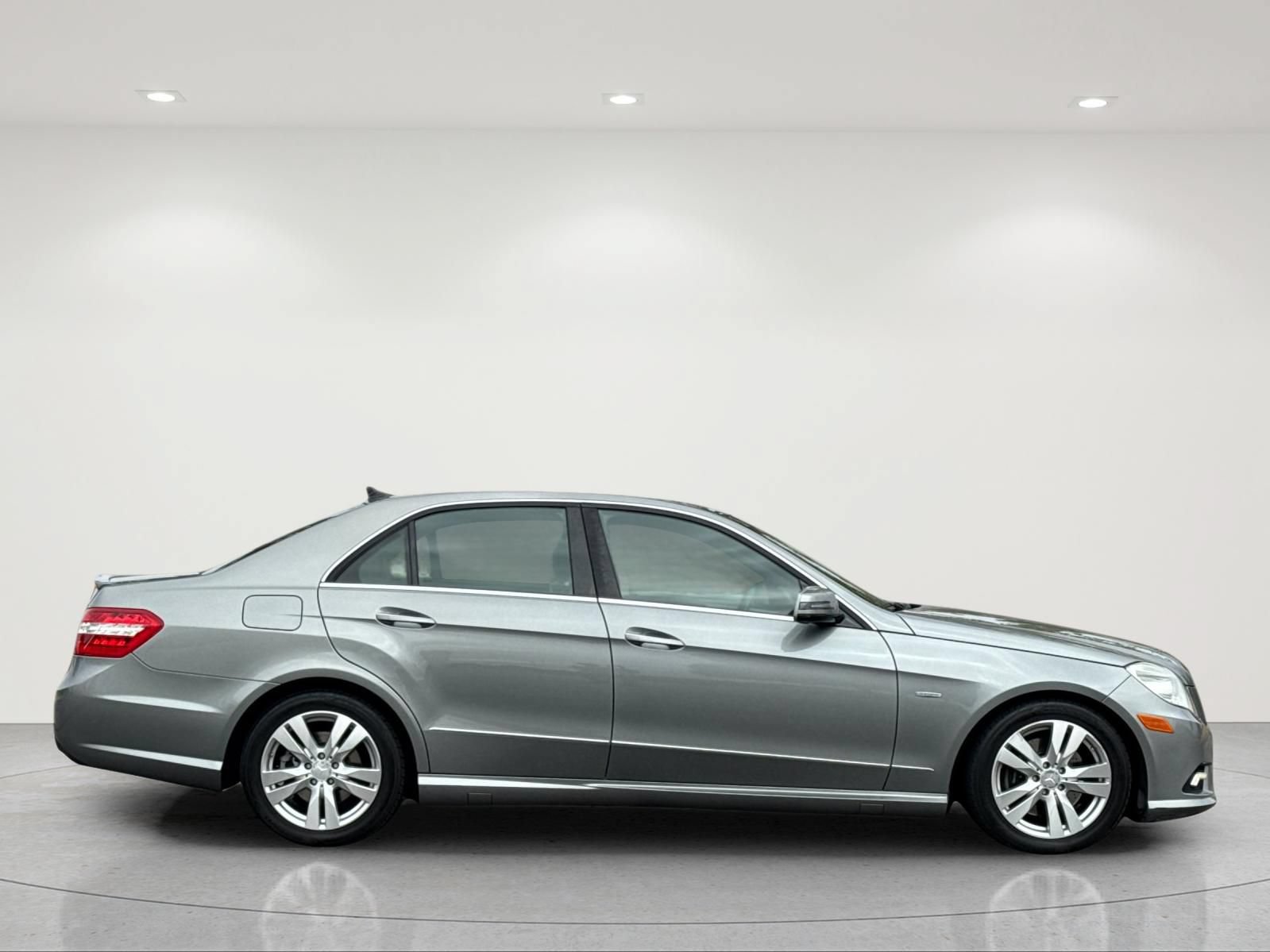Used 2011 Mercedes-Benz E 350 BlueTEC Sedan image 7