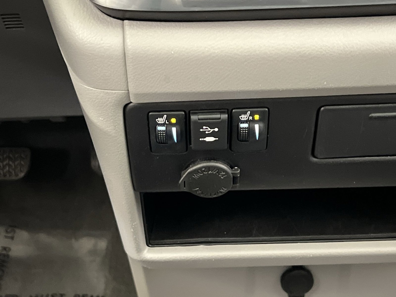 Used 2019 Toyota Sienna XLE w/ XLE Navigation Package image 31