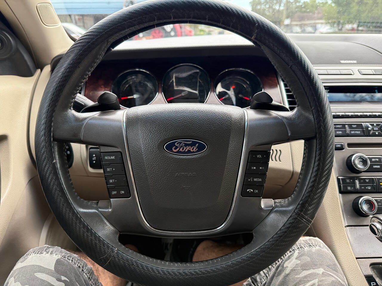 Used 2010 Ford Taurus SEL image 18