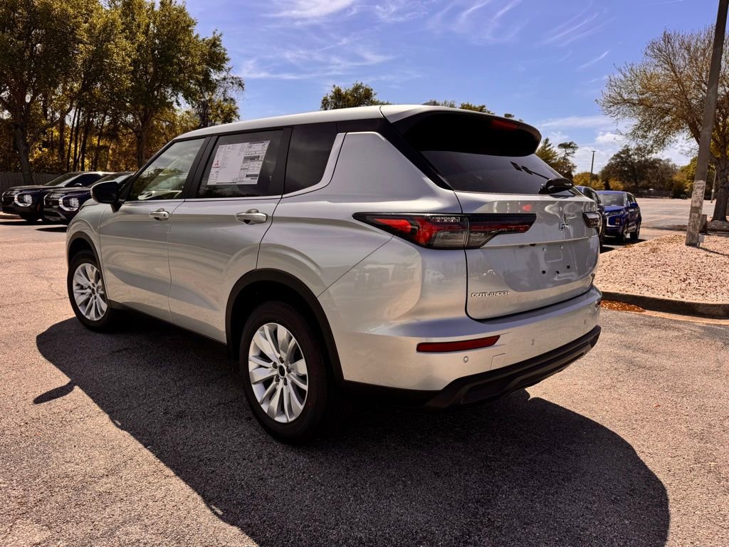 New 2026 Mitsubishi Outlander ES image 5