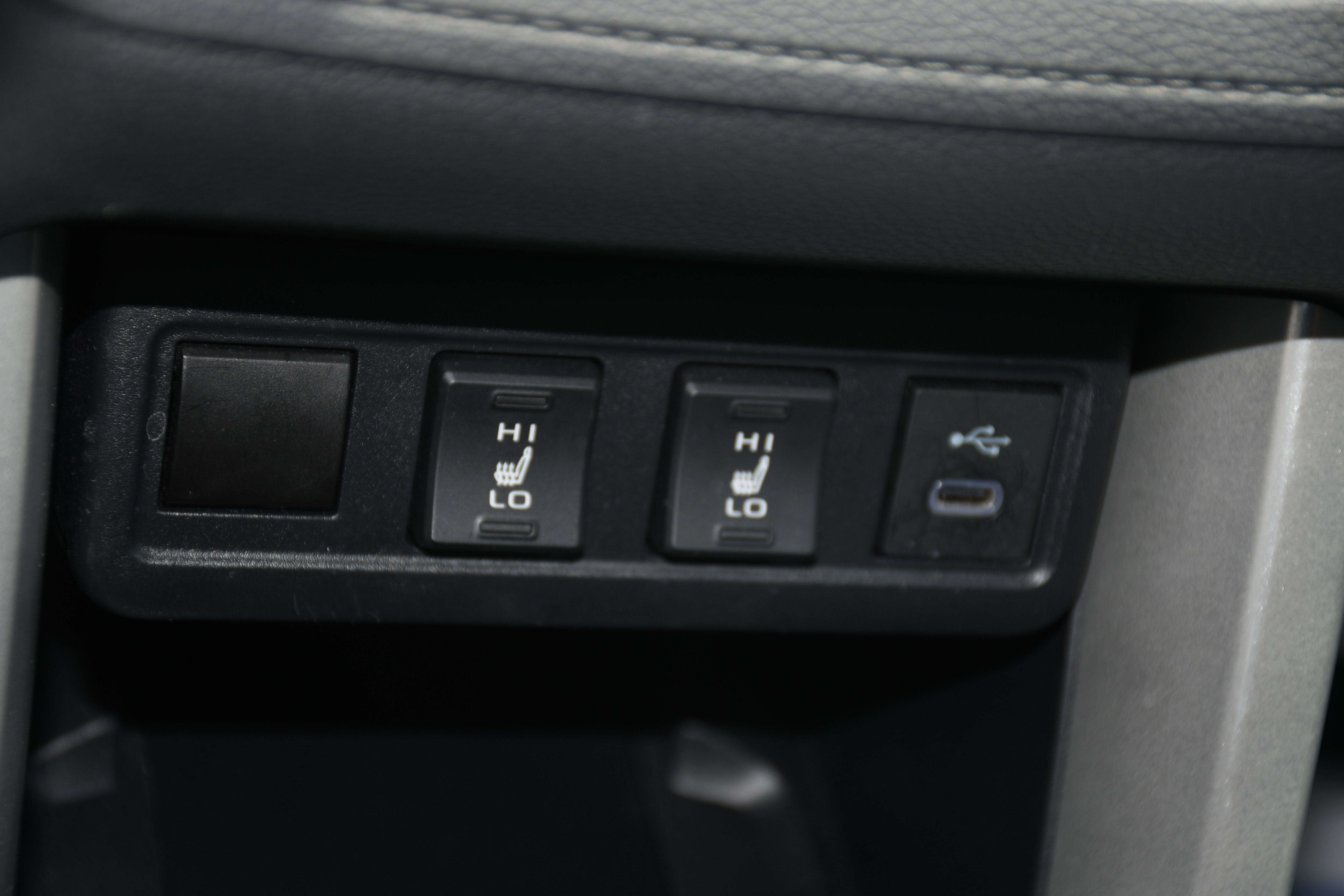 Certified 2025 Toyota Corolla Cross XLE FWD image 14