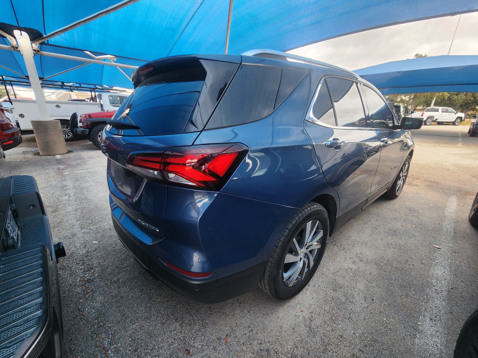 Used 2024 Chevrolet Equinox Premier FWD image 4
