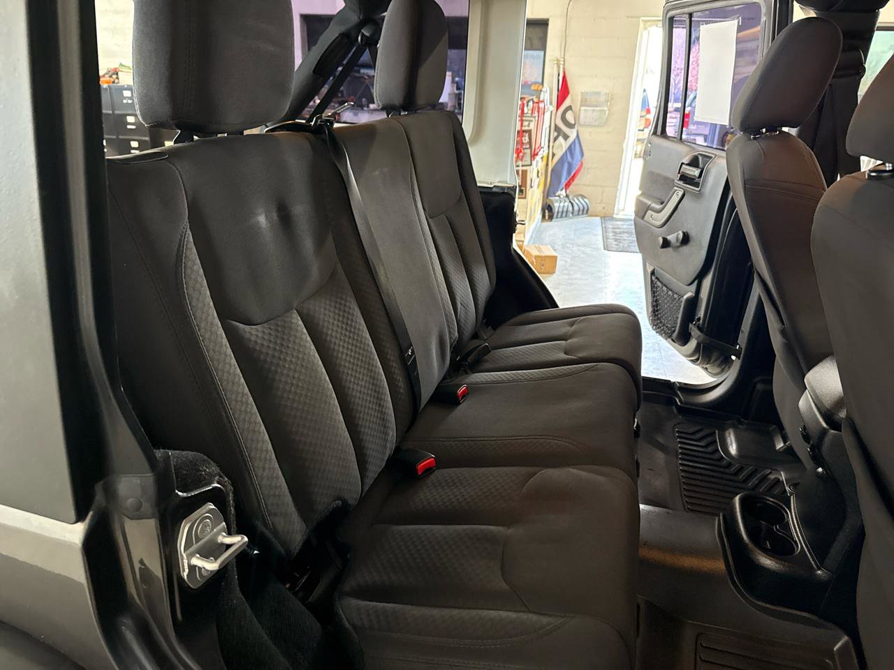 Used 2018 Jeep Wrangler Unlimited Sport w/ Connectivity Group image 41