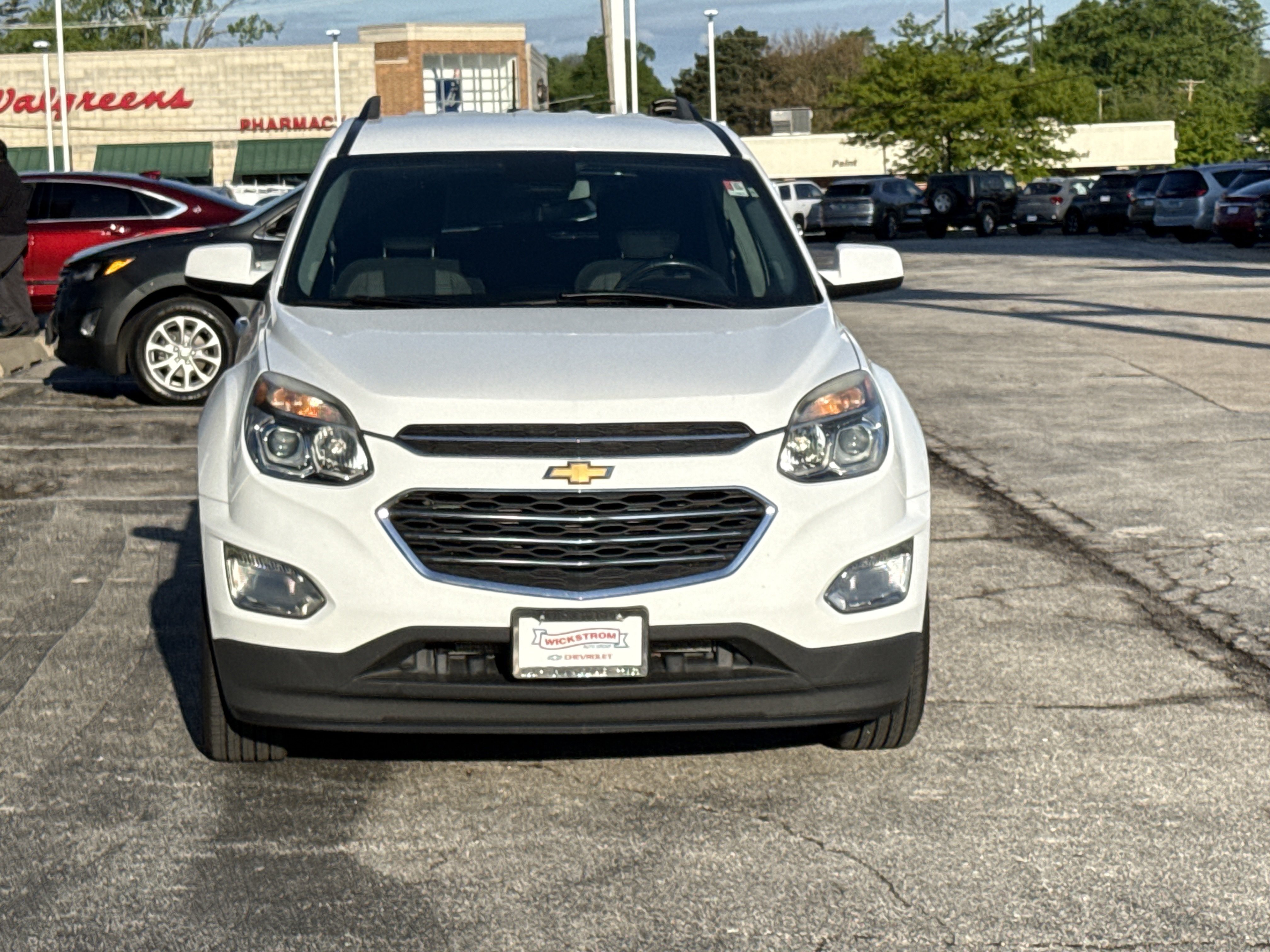 Used 2017 Chevrolet Equinox LT w/ Convenience Package FWD image 3