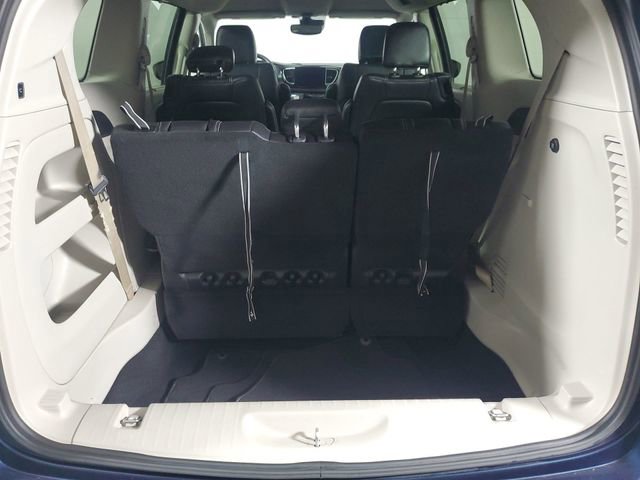 Used 2022 Chrysler Pacifica Touring-L image 32