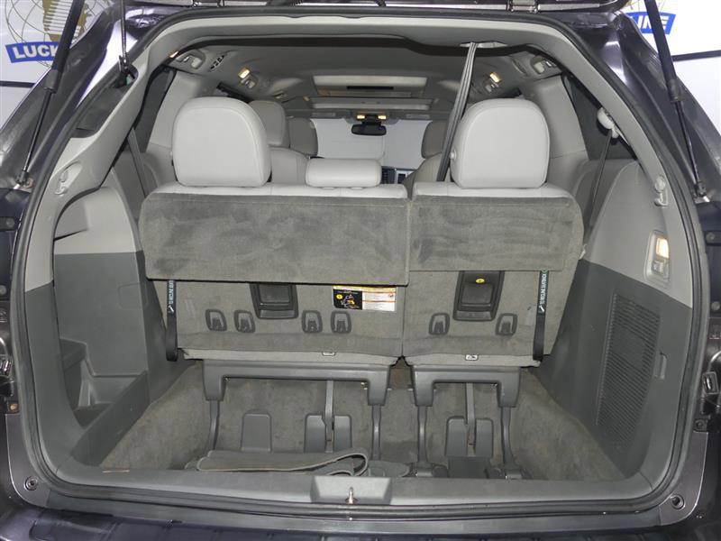 Used 2018 Toyota Sienna XLE Premium w/ Cargo Management Package image 9