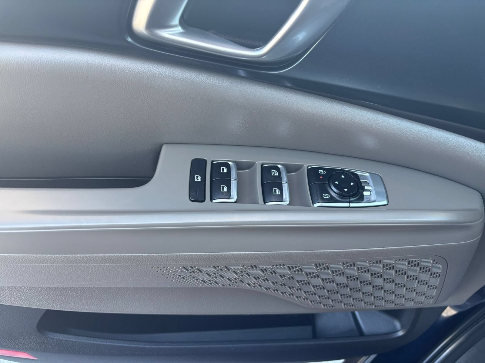 Used 2026 Kia Carnival FWD image 18