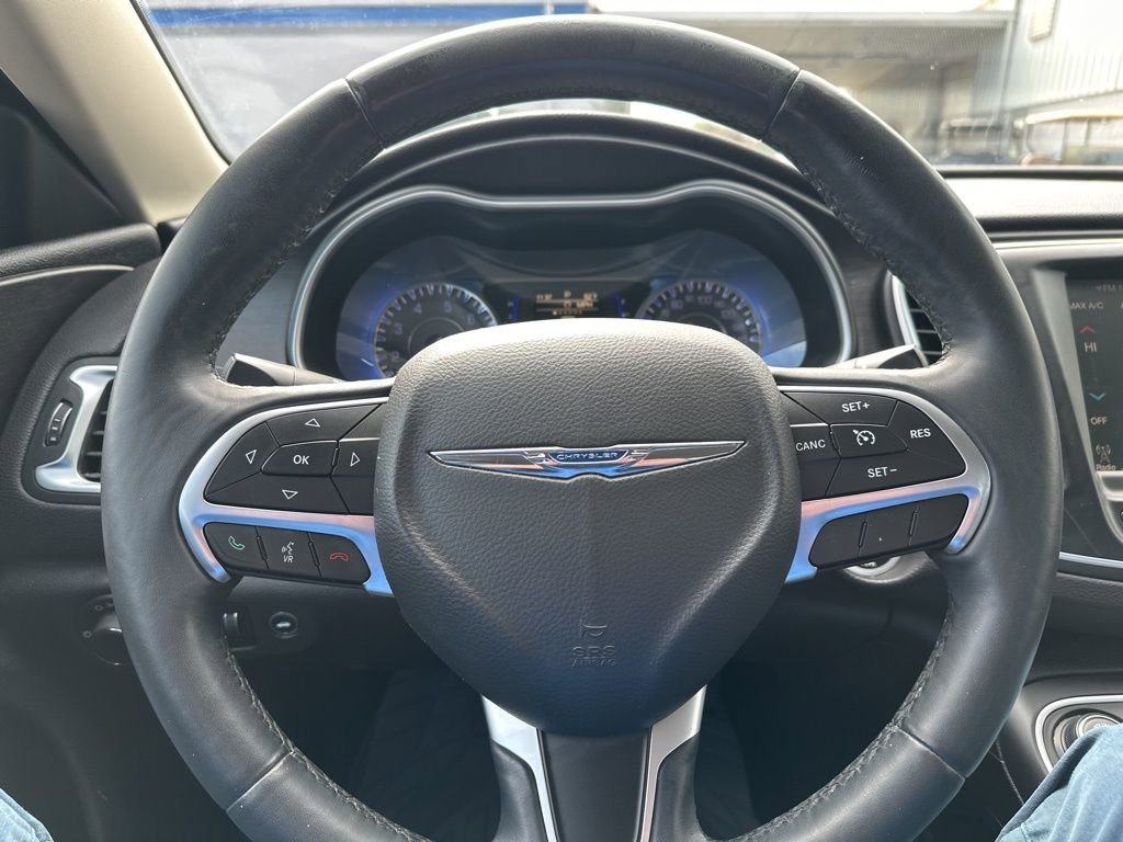 Used 2017 Chrysler 200 Limited Platinum w/ Comfort & Convenience Group image 18