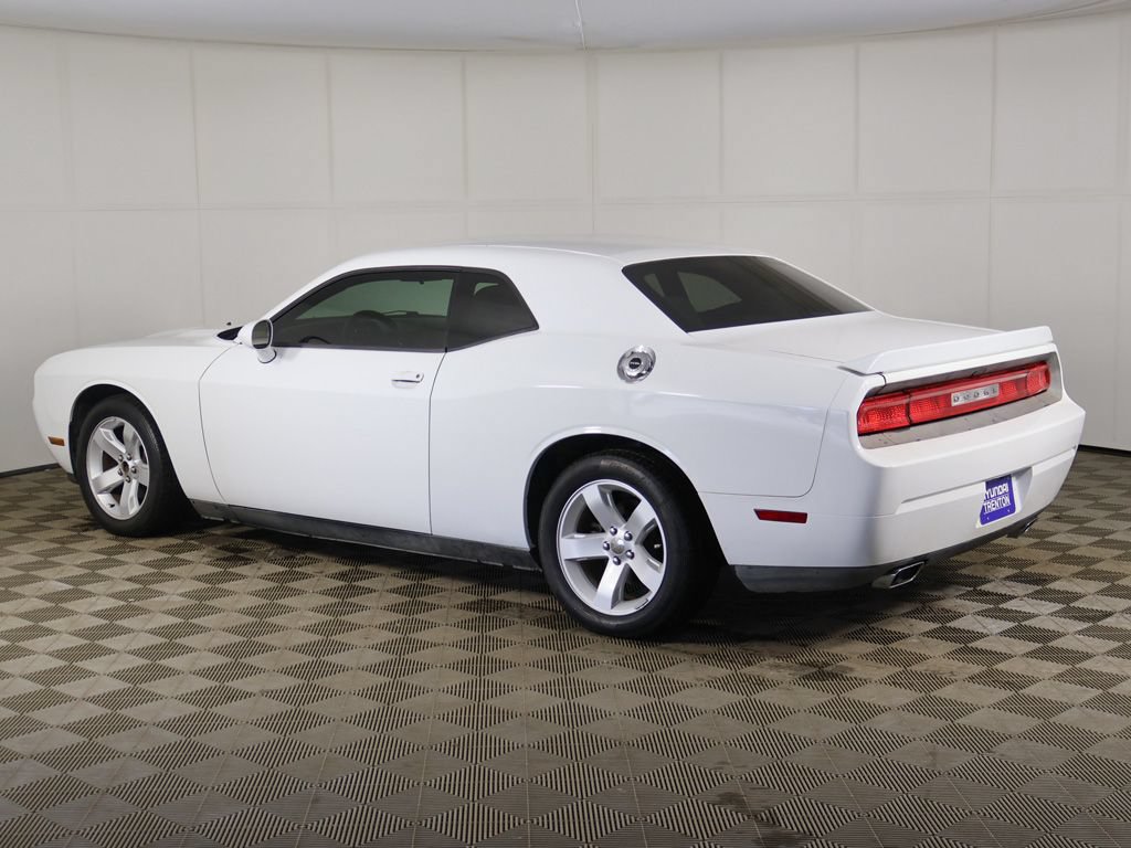 Used 2012 Dodge Challenger SXT RWD image 4