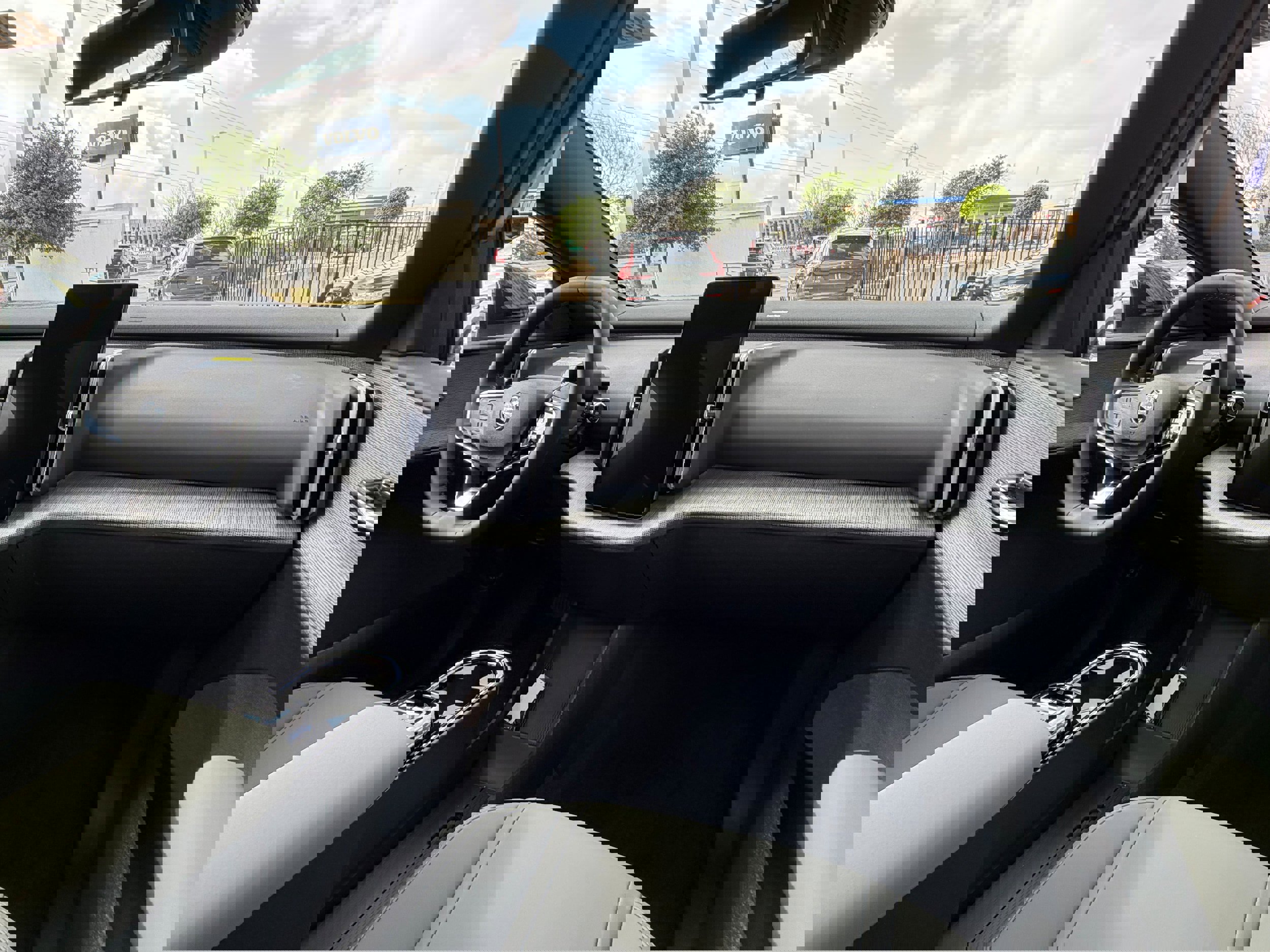 New 2026 Volvo EX30 Plus w/ Protection Package Premier image 10