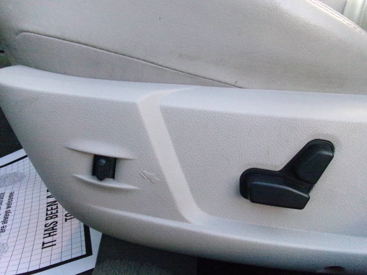 Used 2008 Chrysler 300 C w/ Luxury Group II image 14