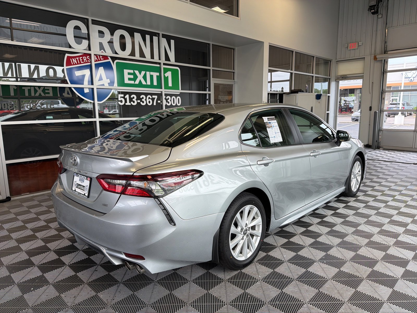 Used 2024 Toyota Camry SE FWD image 6