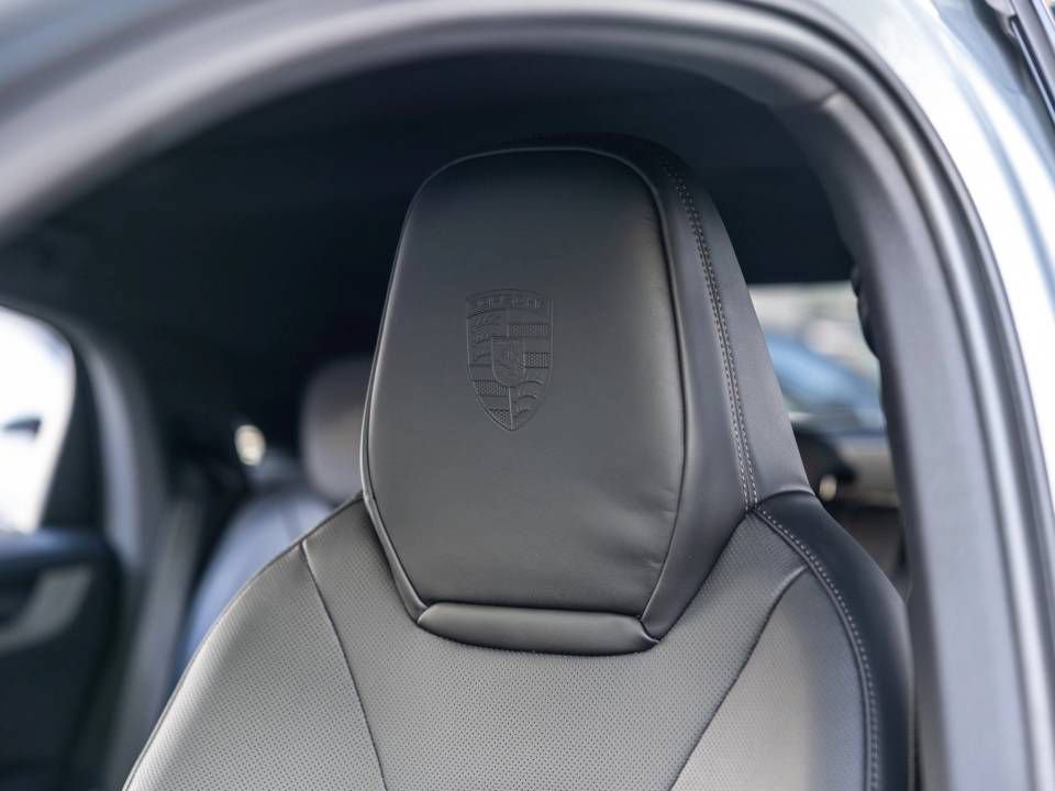 Certified 2026 Porsche Cayenne Coupe AWD/4WD image 34