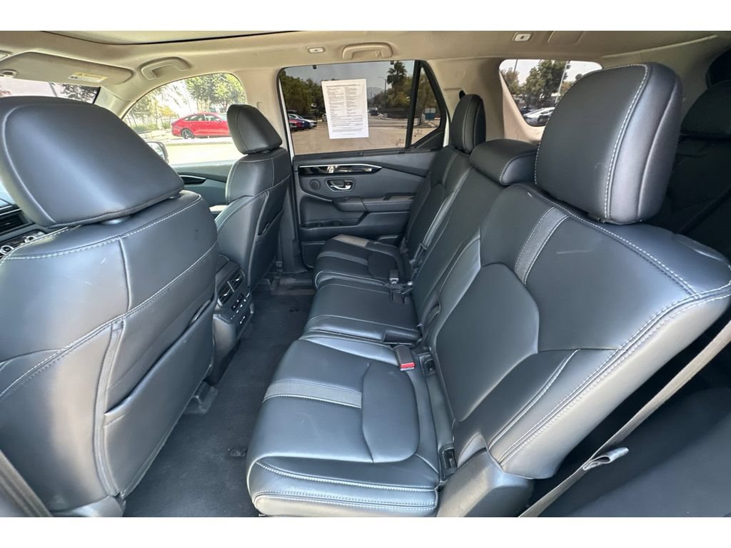 Certified 2025 Honda Pilot Touring image 14