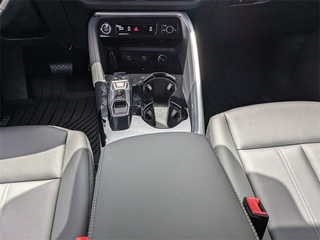 Used 2025 Audi Q5 Premium image 18