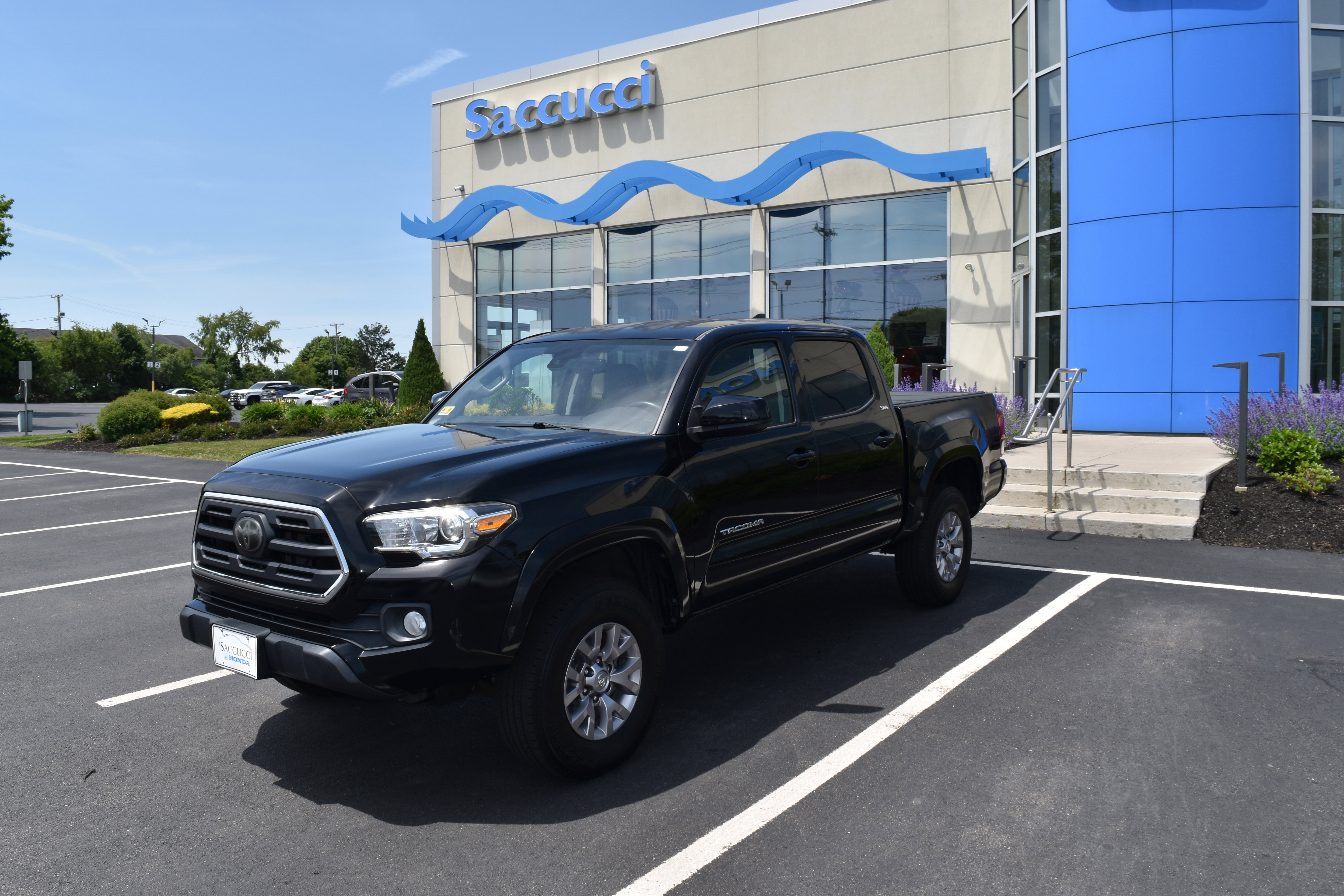 Used 2018 Toyota Tacoma SR5 RWD image 1