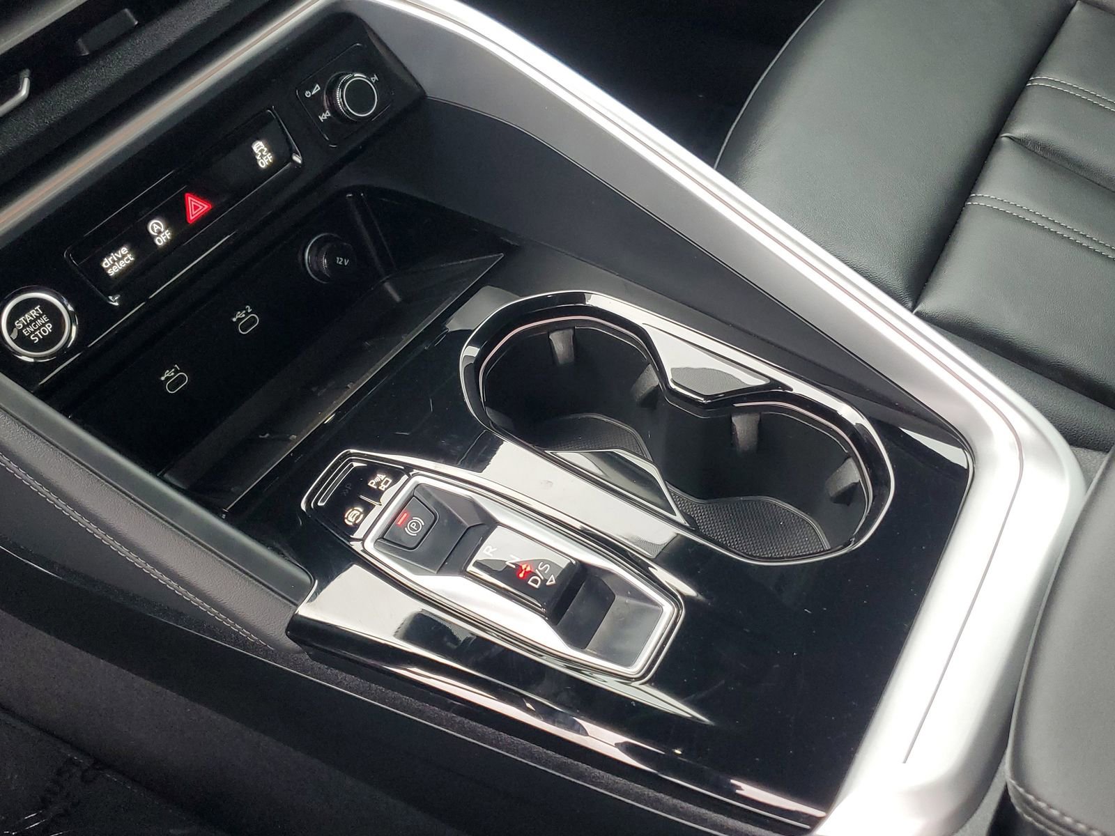 Used 2025 Audi Q5 Premium w/ Convenience Package image 32