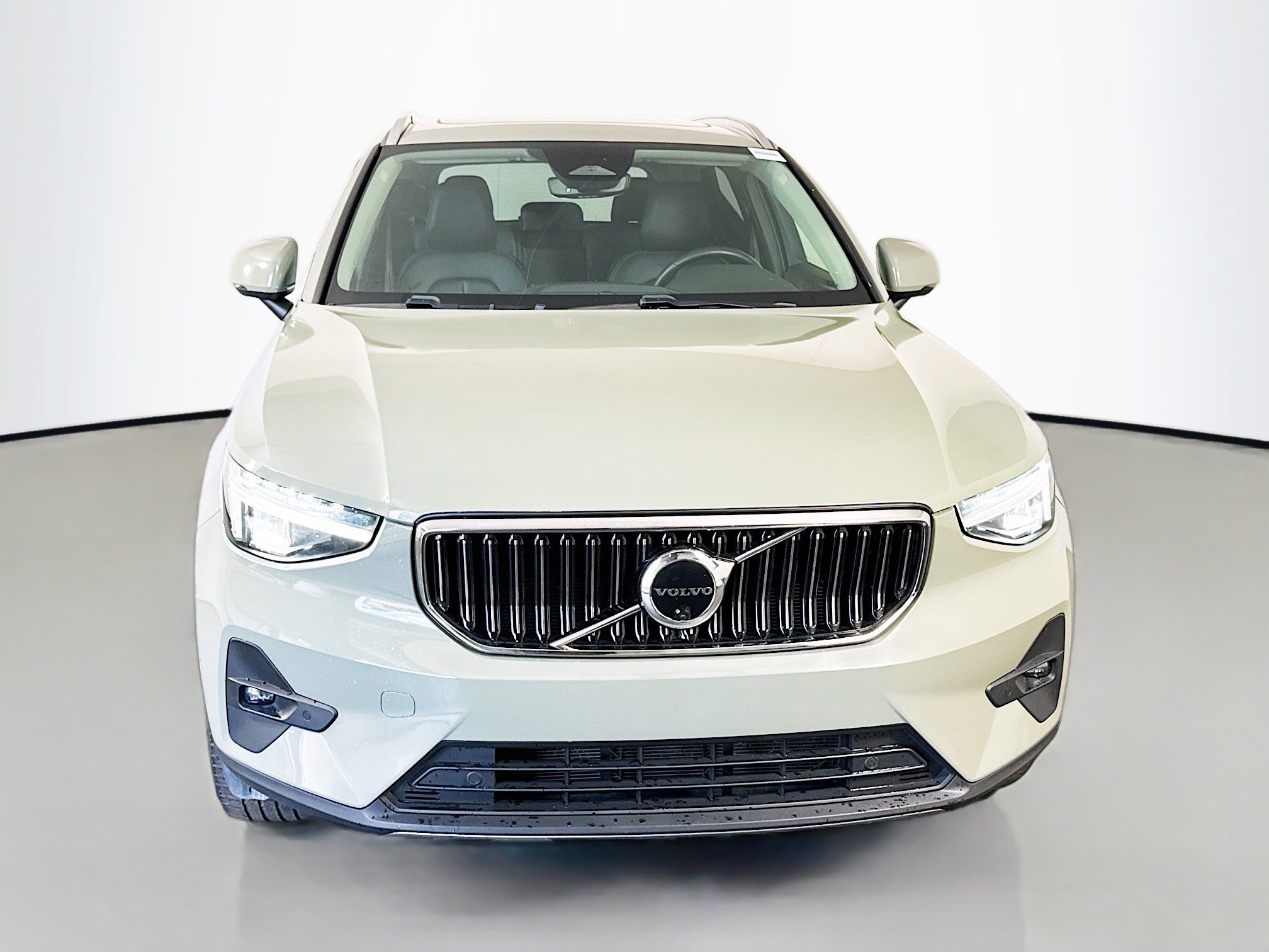 Used 2023 Volvo XC40 B5 Plus w/ Protection Package Premier AWD/4WD image 2