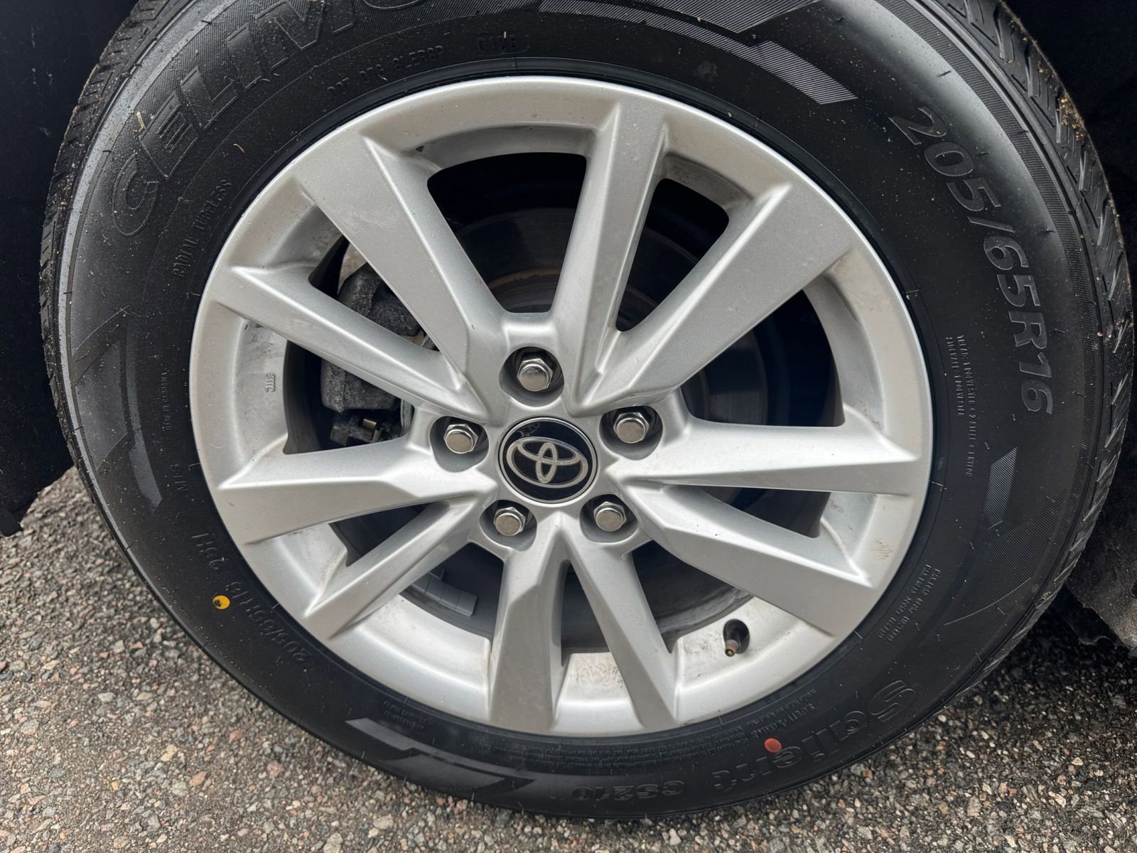 Used 2025 Toyota Camry LE FWD image 30