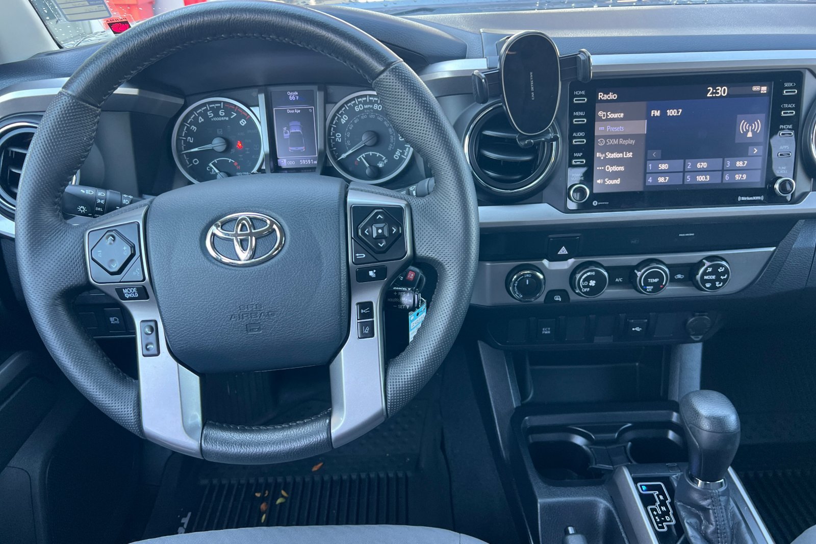 Used 2020 Toyota Tacoma SR5 AWD/4WD image 11