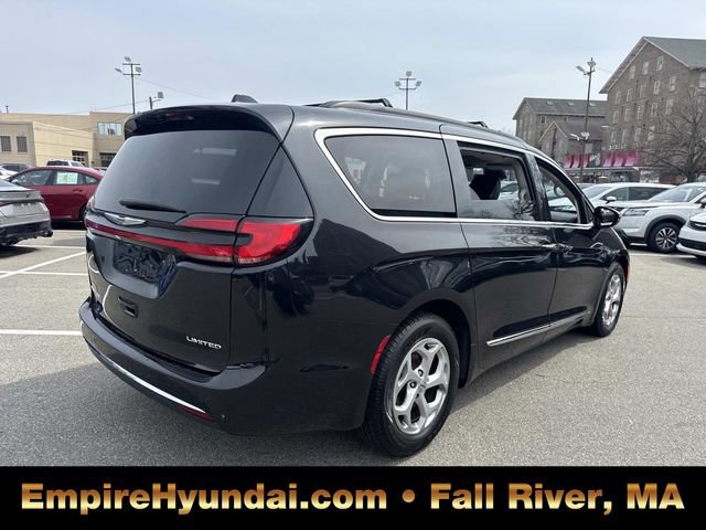 Used 2023 Chrysler Pacifica Limited image 9