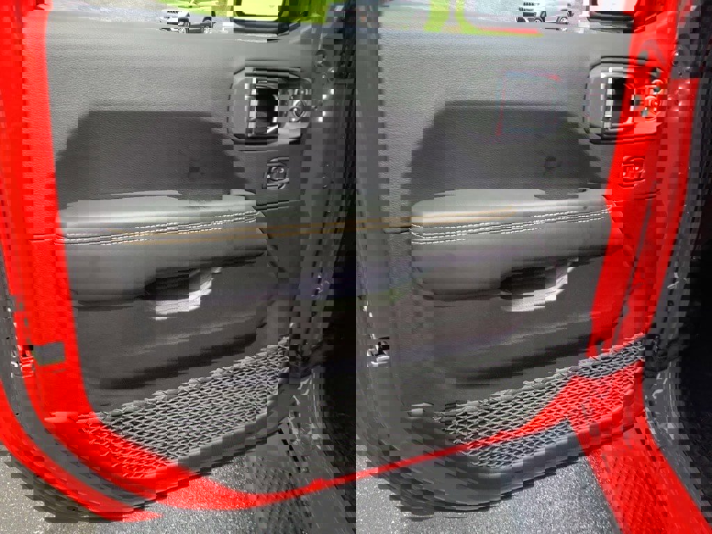 New 2025 Jeep Gladiator Sport image 13