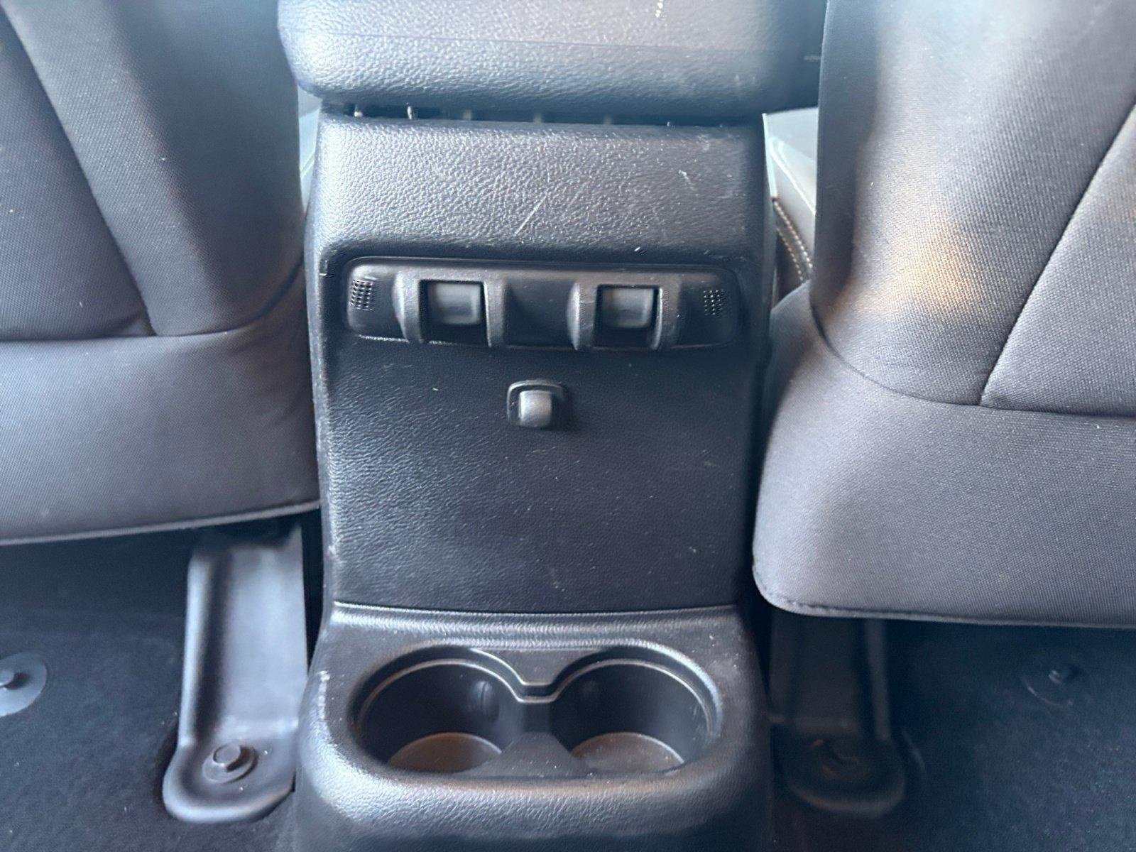 Used 2016 Jeep Wrangler Unlimited Sahara w/ Connectivity Group AWD/4WD image 22