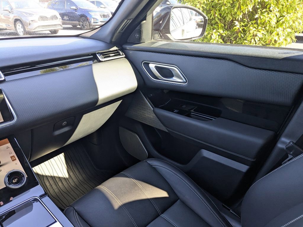 Used 2022 Land Rover Range Rover Velar R-Dynamic S image 19