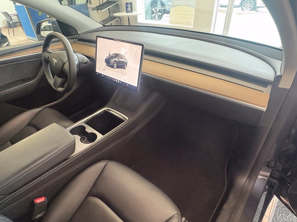 Used 2023 Tesla Model Y Long Range AWD/4WD image 30