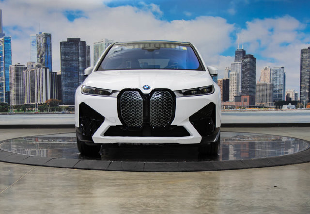 Used 2023 BMW iX xDrive50 w/ Premium Package AWD/4WD image 3