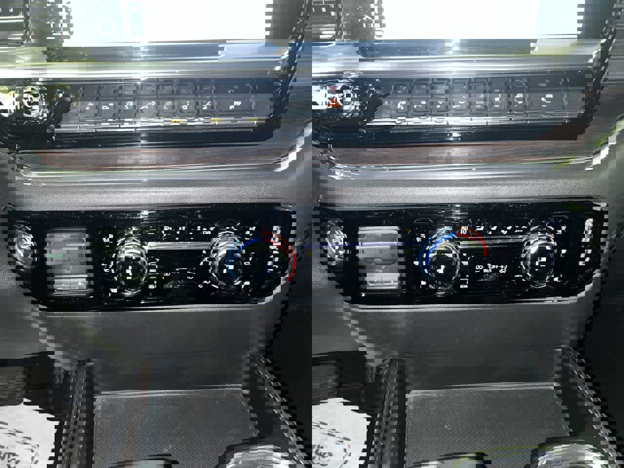 Used 2024 GMC Sierra 1500 SLT w/ SLT Premium Plus Package image 21