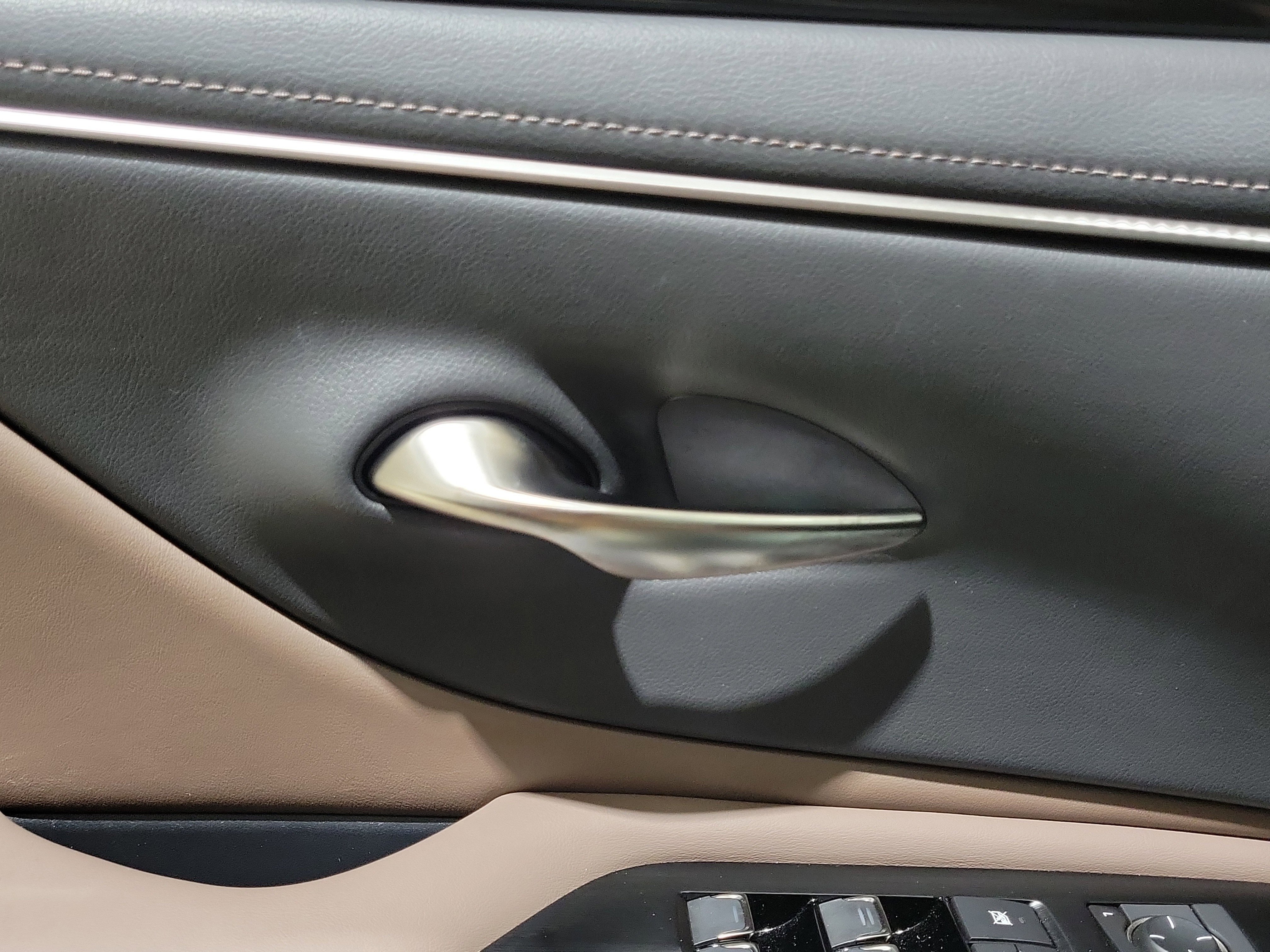 Used 2023 Lexus ES 350 w/ Accessory Package (Z2) image 28