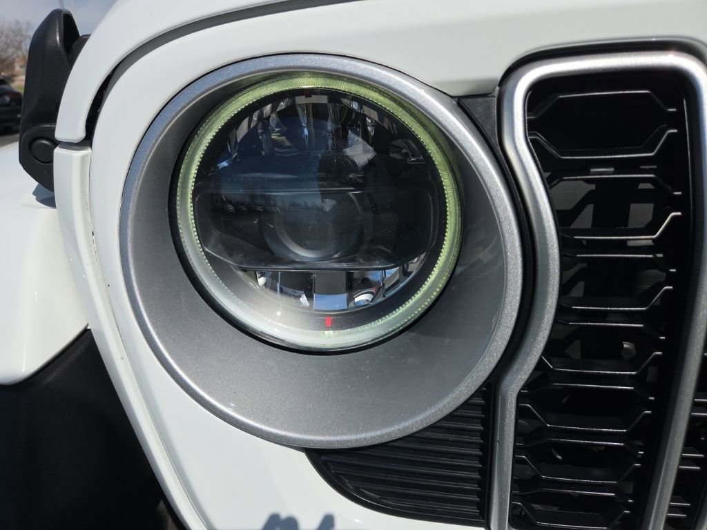 Used 2024 Jeep Wrangler Sahara image 13