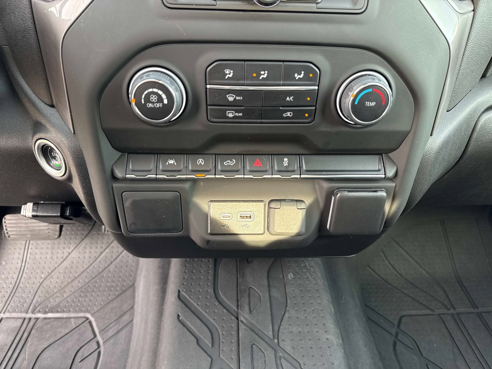 Used 2024 Chevrolet Silverado 1500 Custom image 25