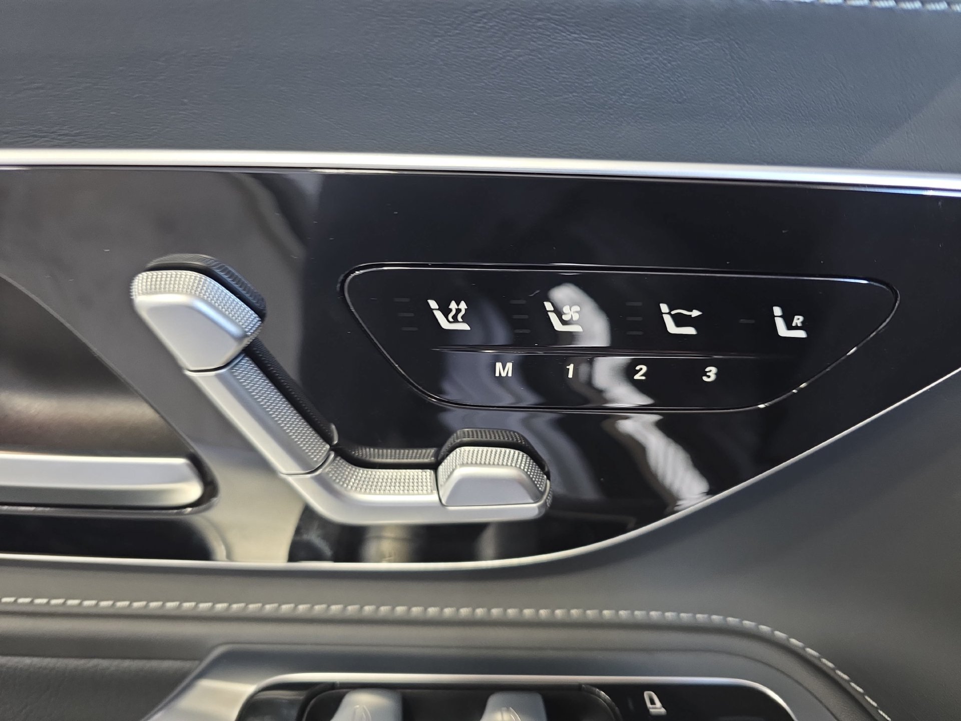 Used 2022 Mercedes-Benz SL 55 AMG 4MATIC image 28
