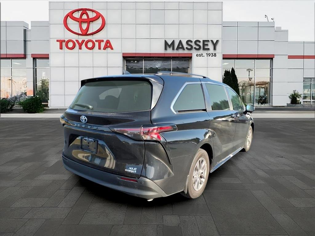 Used 2024 Toyota Sienna XLE image 26