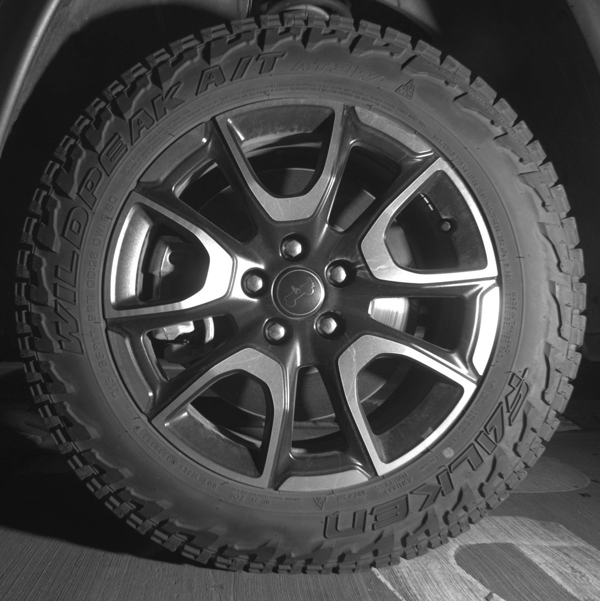 Used 2025 Jeep Compass Trailhawk AWD/4WD image 12