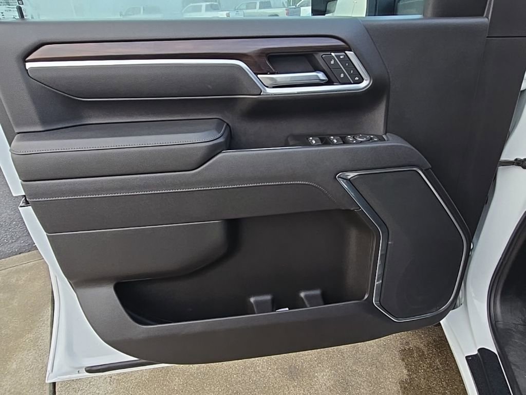 Used 2025 GMC Sierra 3500 SLT w/ X31 Off-Road Package image 22