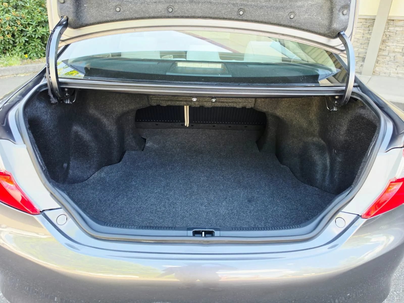 Used 2012 Toyota Camry FWD image 18