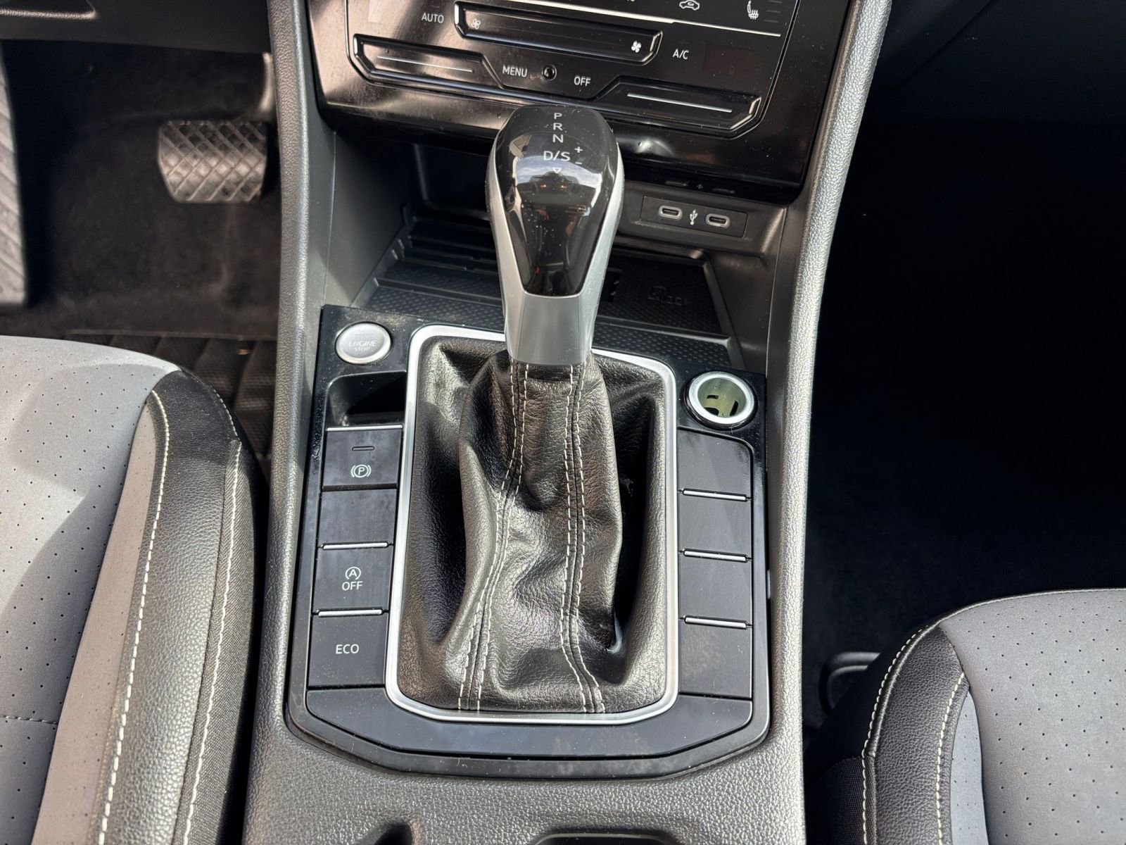 Used 2025 Volkswagen Jetta SE image 41