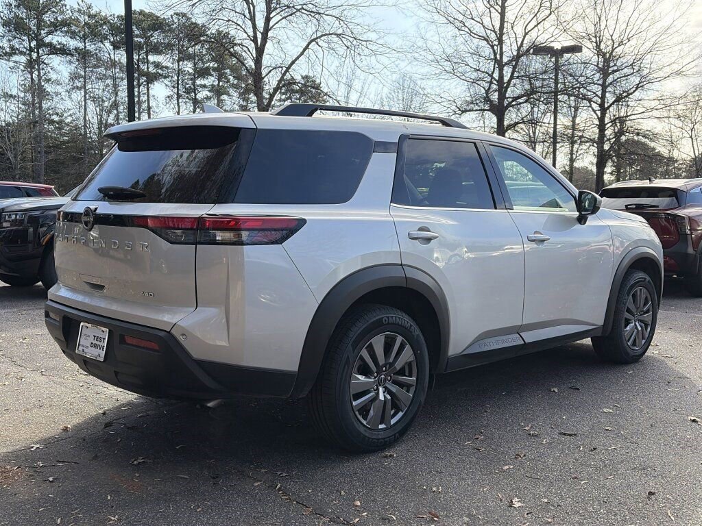 Certified 2025 Nissan Pathfinder SV image 5