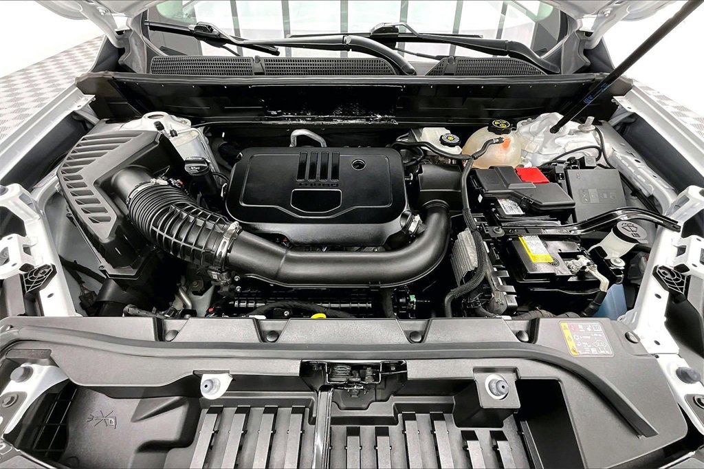 Used 2023 GMC Acadia SLE w/ Driver Convenience Package image 10