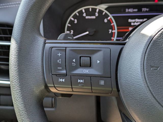 Used 2022 Nissan Rogue SV image 26