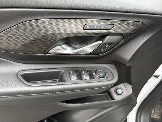 Used 2024 GMC Terrain SLT image 13