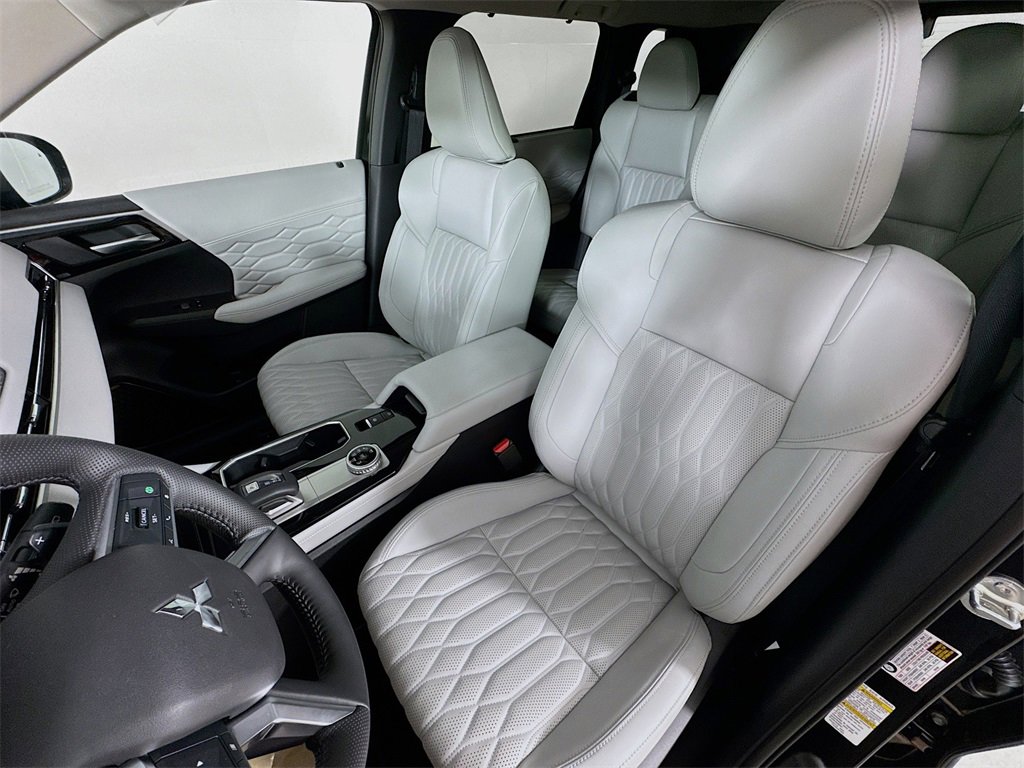 New 2025 Mitsubishi Outlander AWD image 22