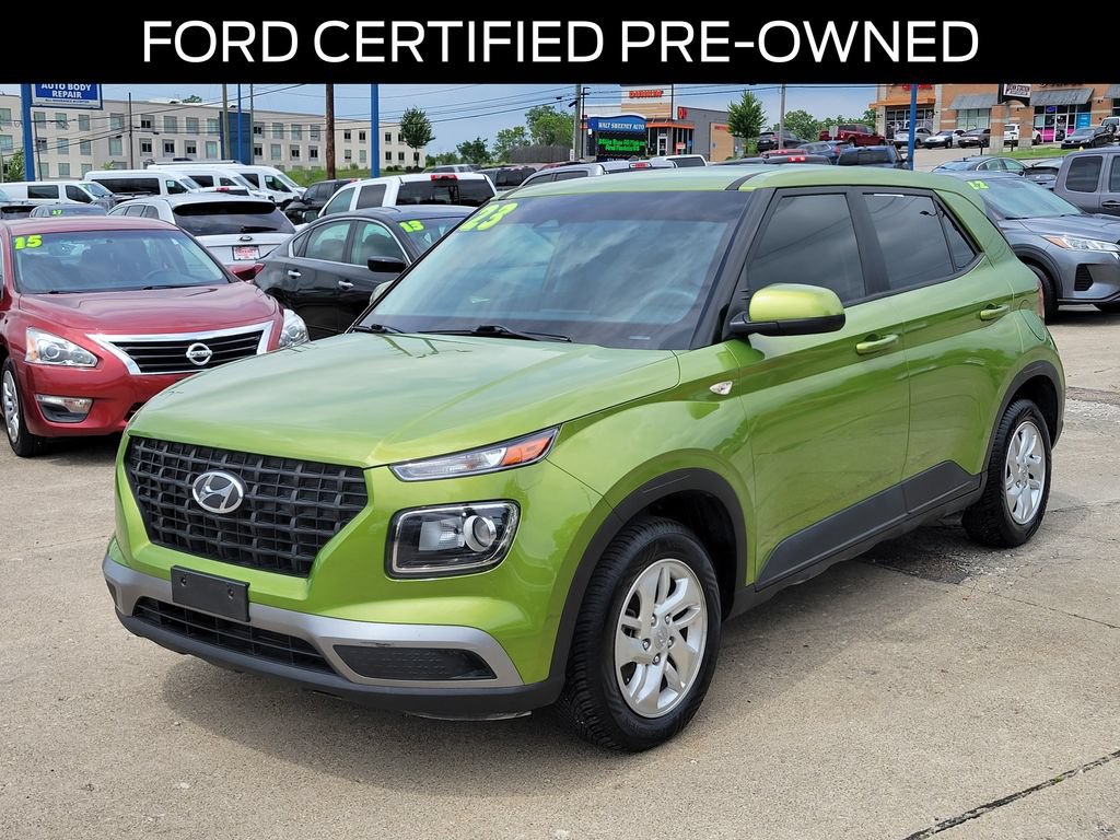Used 2023 Hyundai Venue SE FWD image 2